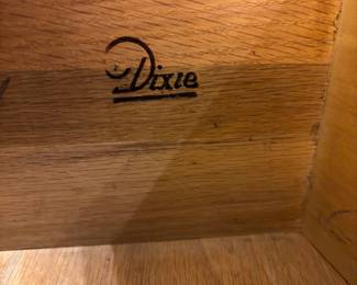 Dixie dresser