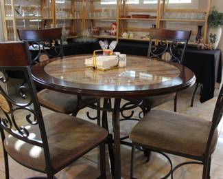 QUAILTY KITCHEN TABLE AND FOUR CHAIRS