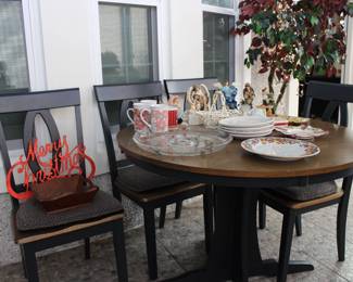 FLORIDA ROOM TABLE AND 4 CHAIRS