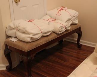 UPHOLSTERED FOOTBOARD BENCH