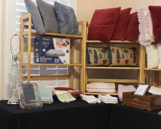 PILLOWS AND LINENS