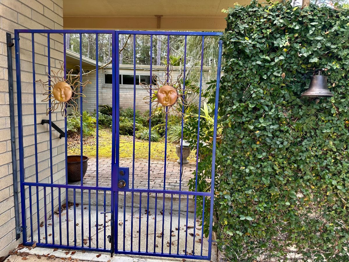 Great treasures beyond this fence 