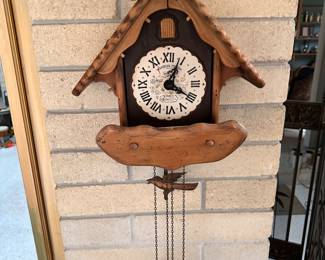 New England Co. Cuckoo Clock. WORKS!