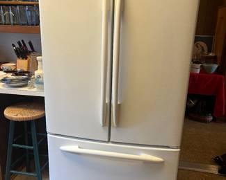 Super clean French door refrigerator 