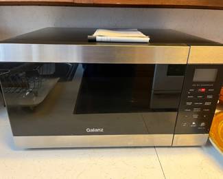 Nearly new microwave 