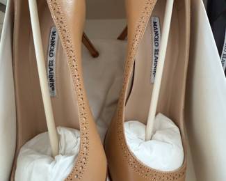 Manolo Blahnik Italy Ladies shoes, size 7