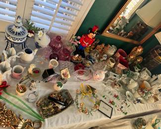 Huge Collection of Collectible Trinkets & Small Items