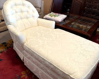 Pristine Chaise lounge