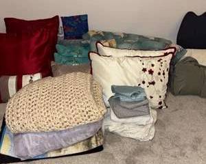 Lot 271  Assorted Decorative Pillows and Throws Lot
