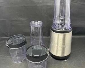 Lot 73  Farberware Electric Personal Blender Set