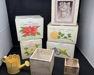 Lot 169  Avon Seasons in Bloom Decor Collection  Angel Pillar Stand