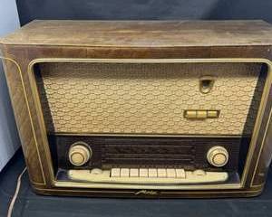 Lot 172  Vintage Metz 308 Tube Radio Made in Germany  Does Not Work
