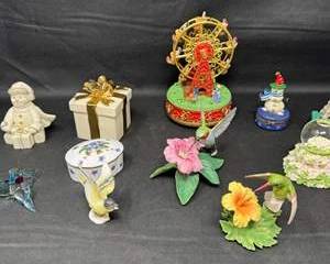Lot 50  Lenox Collectibles, Hummingbirds, Art Glass  Musical Ferris Wheel