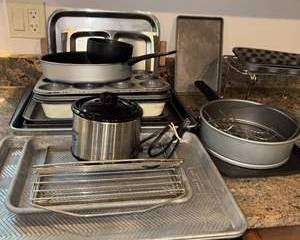 Lot 61  Vintage Kitchen Bakeware Collection