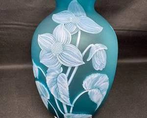 Lot 158  Vintage 1996 Gallery Originals Cincinnati Art Museum Glass Vase