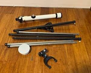 Lot 295  Vintage Tasco Astronomical Telescope Model 607E with Accessories