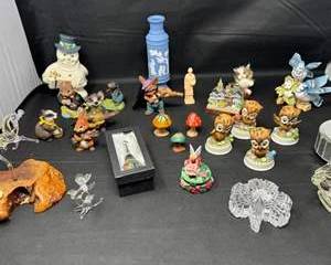 Lot 152  Vintage and Collectible Figurine and Glassware Lot