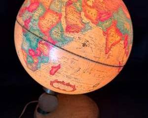 Lot 364  1980 Vintage Illuminated Globe