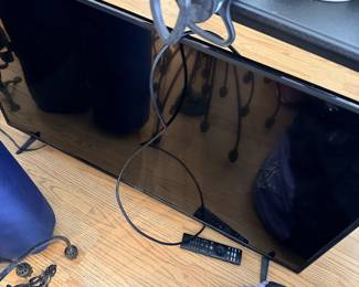 48 inch flatscreen TV with remote