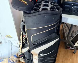 Nike golf bag with club holders