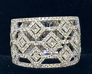 Natural Diamond and white gold ring