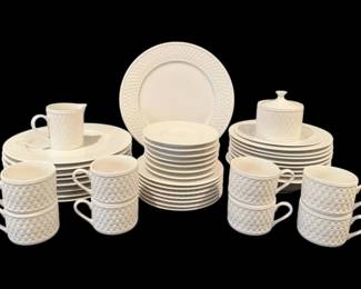 Oneida Westerly Basket Patterned Dish Set