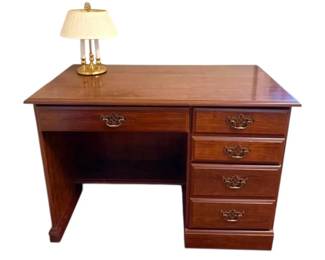 Executive Style Desk With Lamp