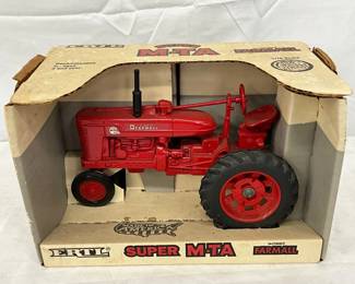 Ertl 1/16 Scale McCormick Farmall
