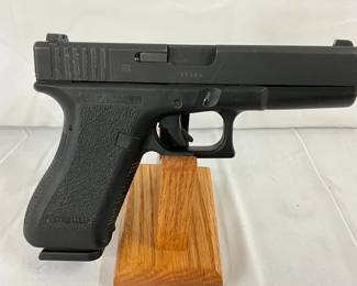 Glock 17 9mm Semi-Automatic Pistol