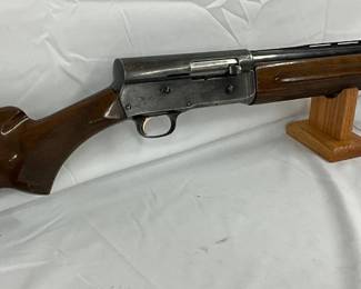 Browning Auto-5 Light Twelve 12-Gauge Semi-Automatic Shotgun, Made in Japan