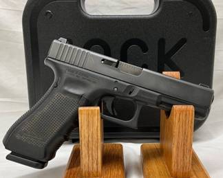 Glock Gen 4 Model 17 Semi-Automatic 9mm Pistol 