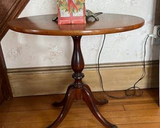 Tilt top tripod table
