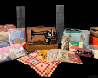 1936 Singer Model 99 HandCrank Machine... In Pristine Condition... Dont See This Very Often