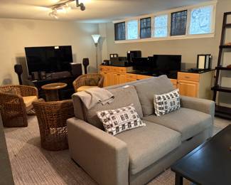 Overview of items in the sale. 