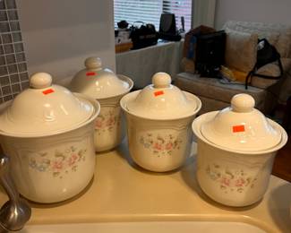 Pfaltzgraff four piece canister set