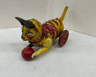 Tin Cat Pull Back Toy With Ball