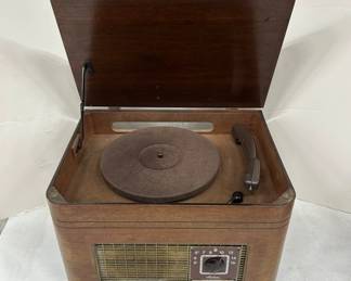 1940s Wards Airline Radio Phonograph