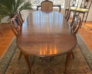 Queen Anne Style Mahogany Dining Table 