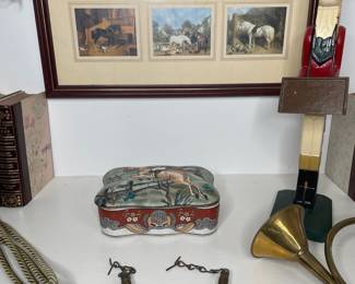 Collection of Horse Hound themed decor 