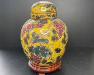 Chinoiserie porcelain ginger jar