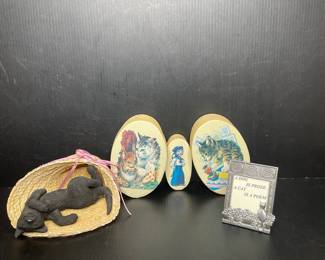 Vintage Cat Themed Decorative Items