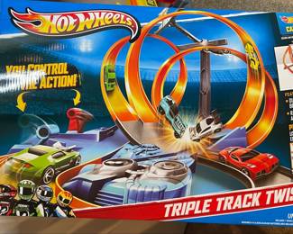 Hot Wheels Triple Track Twister Track Set
