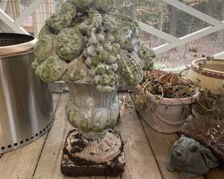 Garden Decor Fruit Basket Urn (2)