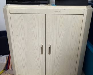 Storage cabinet. $20. 17x30x30H
