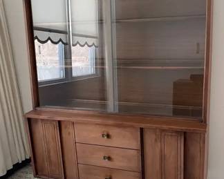 MCM display cabinet 