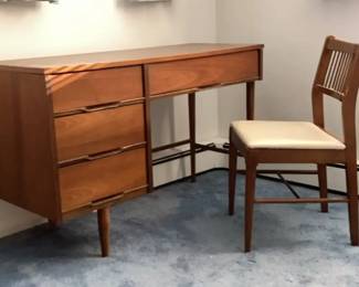 Writing desk and chair 