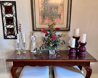 Thomasville Entry Table - Stools 