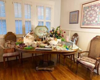 Breakfast room with Easter decor.
