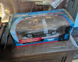 Aston Martin 1:18 scale car