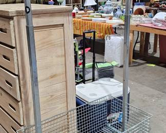 CLOTHES / LAUNDRY RACK